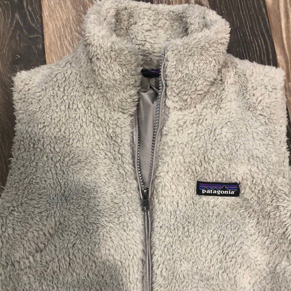 Women’s light grey Patagonia Fleece Vest. Size M.  No tags but Never been worn. - Picture 5 of 12